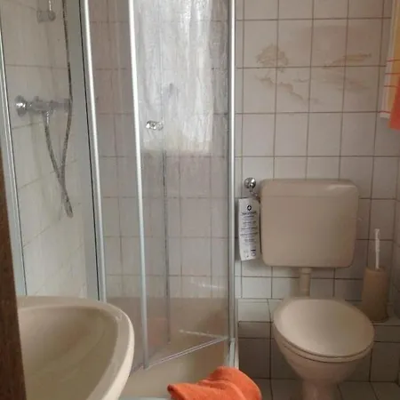 Gaestehaus Ruth Andrae 招待所 3*